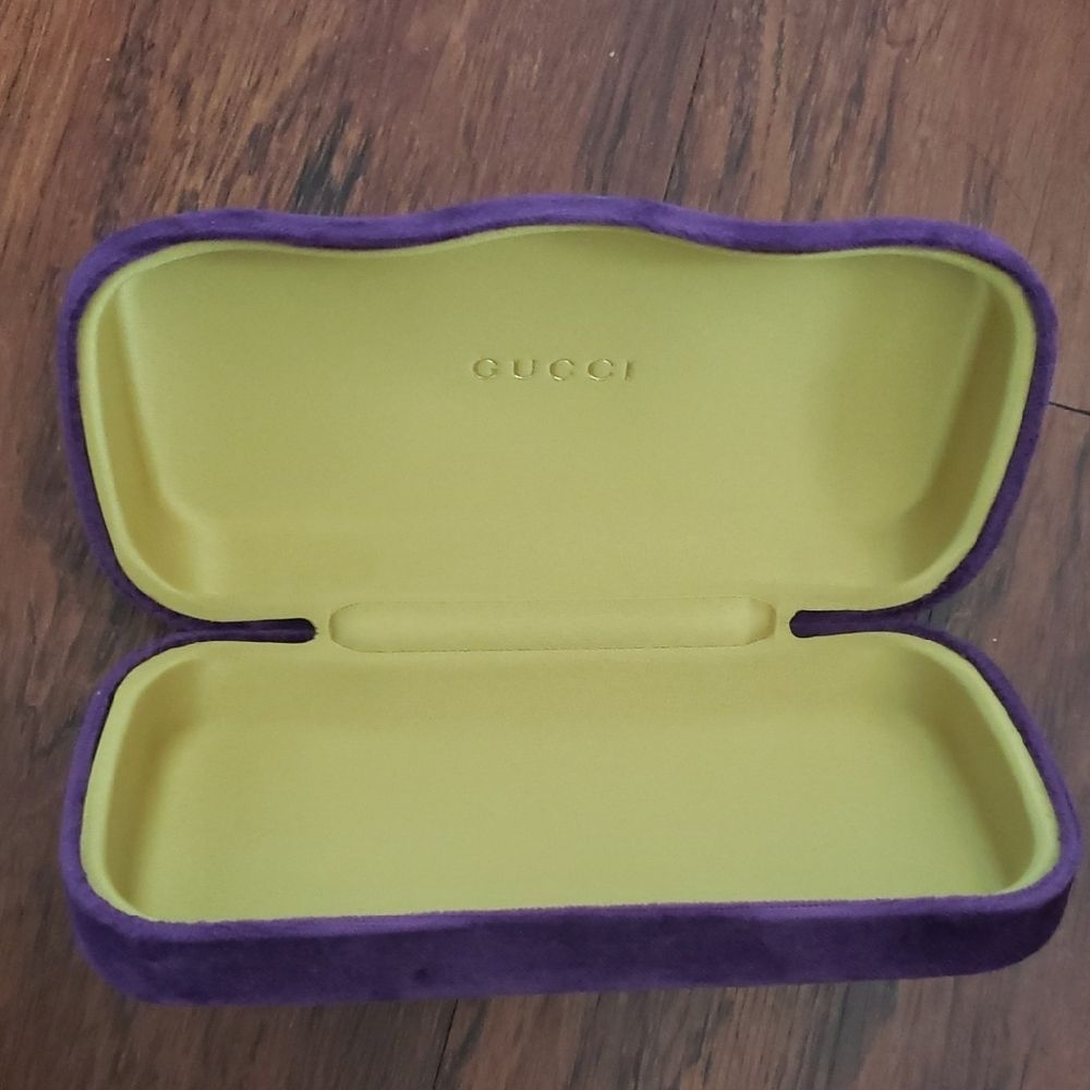 Gucci Elegant Purple Chic Feminine Sturdy Velvet Sunglasses Case - Picture 3 of 4